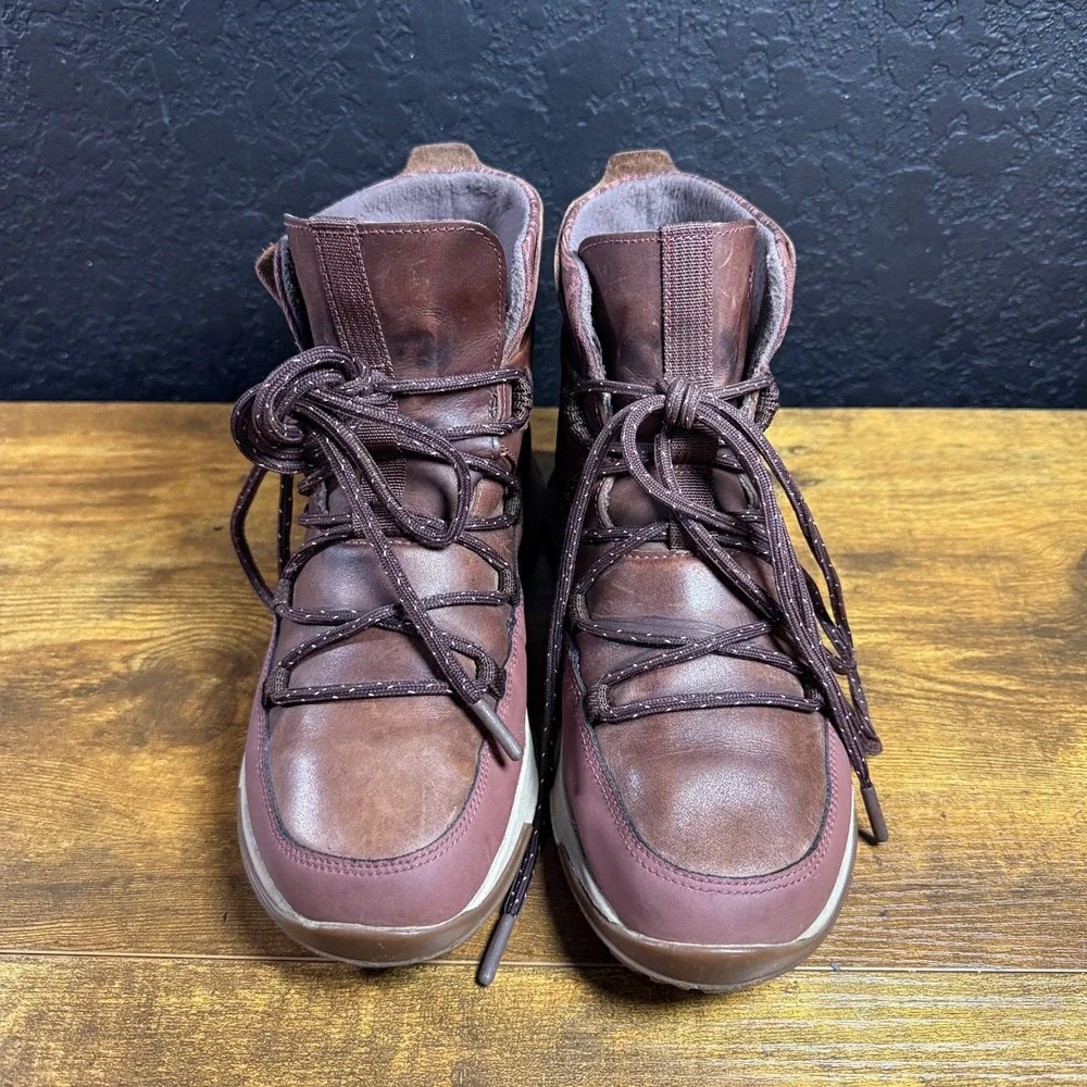 Chaco Borealis Peak Brown Leather Waterproof Hiking Boots Womens 8.5